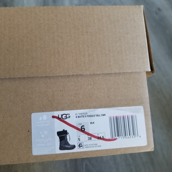 UGG Kids Butte II Toggle Tall Snow Boot - Picture 9 of 9